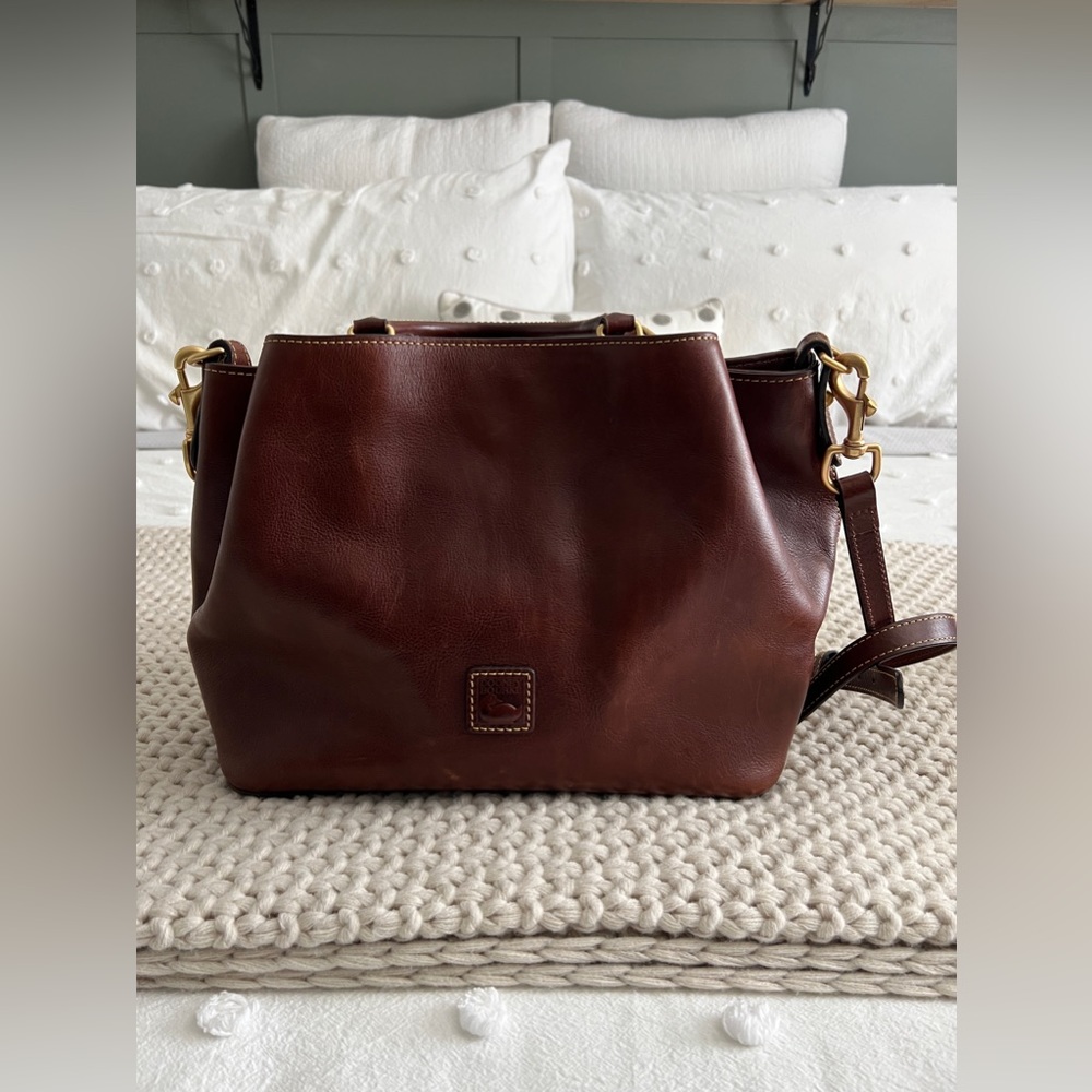 EUC Dooney & Bourke Florentine Large Barlow Bag